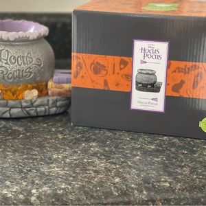 Brand new in box hocus pocus scentsy warmer